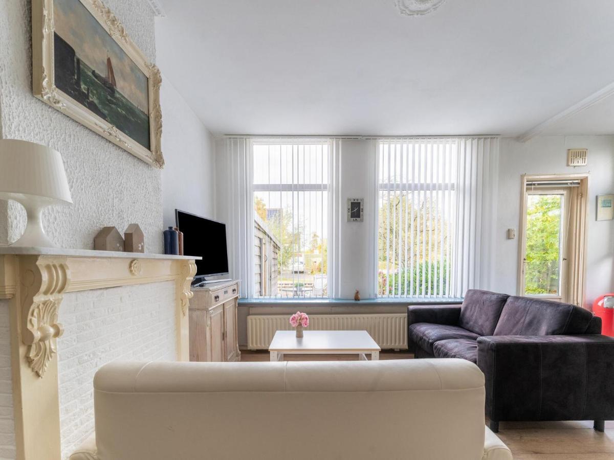 Modern Holiday Home In Heeg With Garden Eksteriør billede