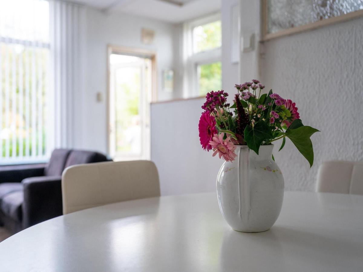 Modern Holiday Home In Heeg With Garden Eksteriør billede