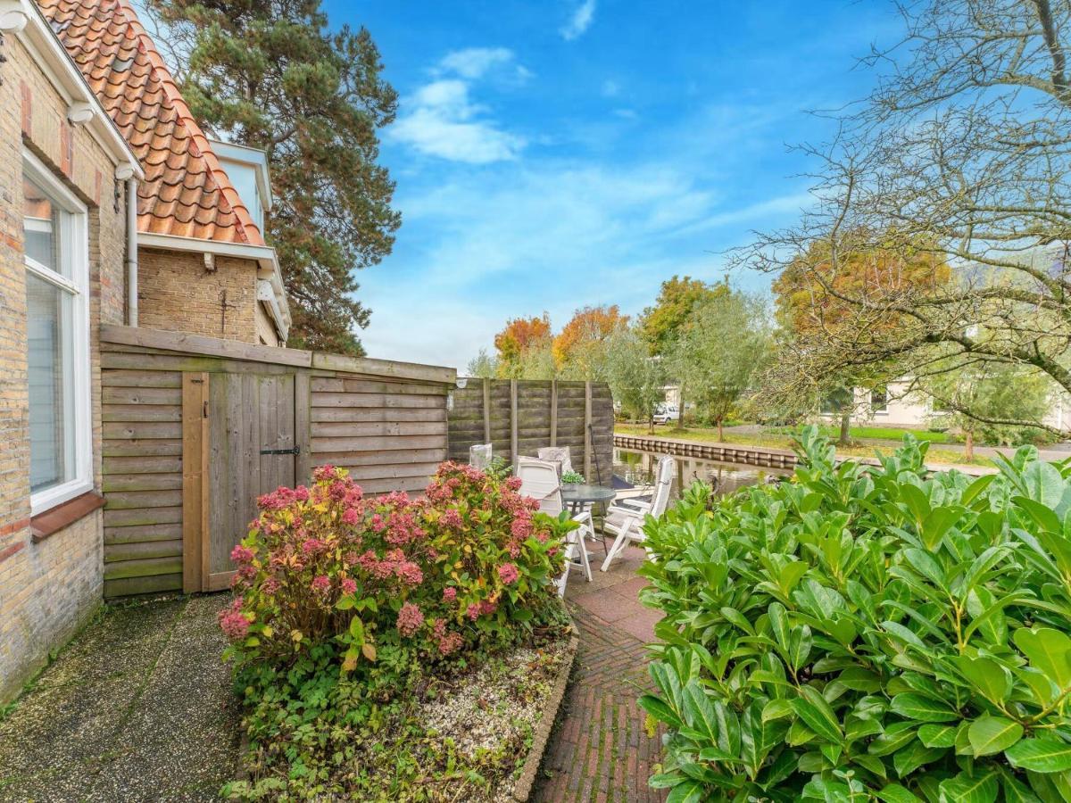 Modern Holiday Home In Heeg With Garden Eksteriør billede